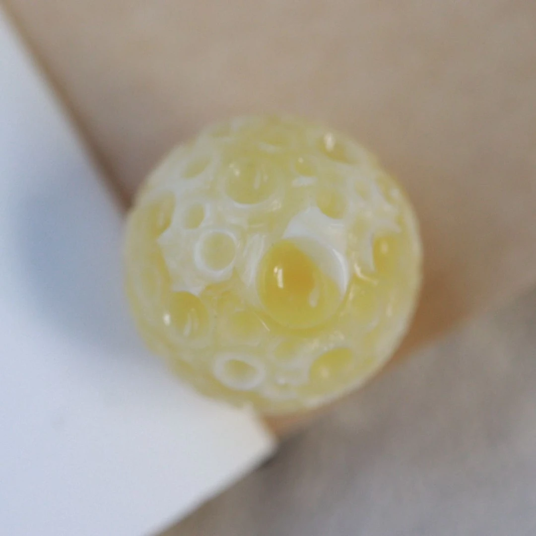 【俄料】19.1mm 精雕瓷白妖花蜜蜡圆珠 3.34克