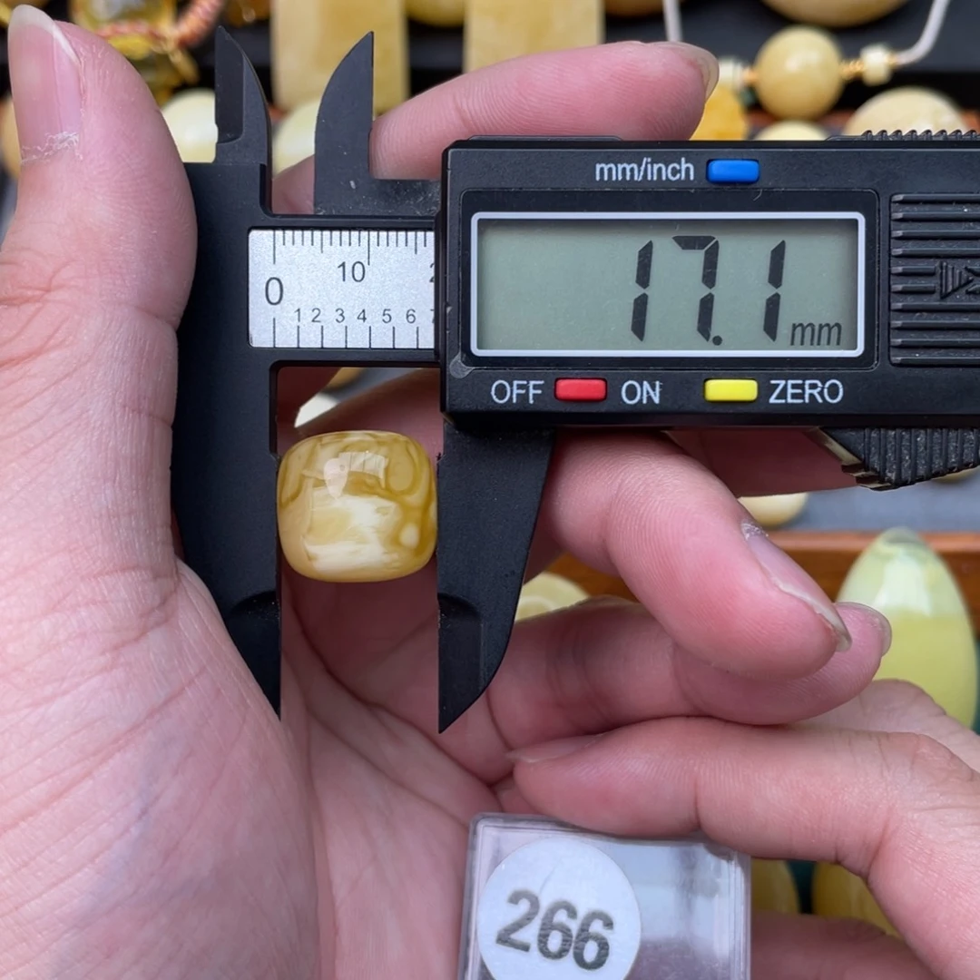 蜜蜡珠宝奇石未镶嵌