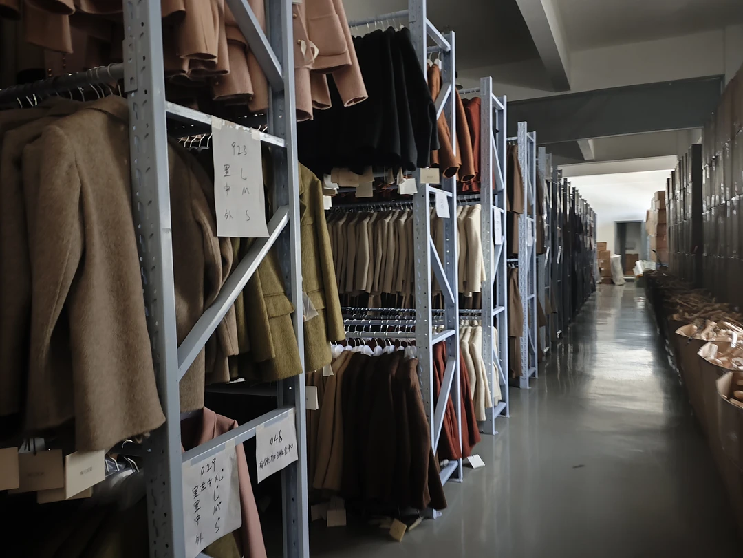 随机羊毛外套一件