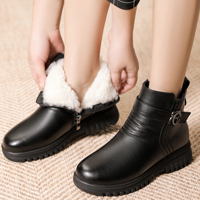 老人棉鞋女加厚短靴冬季奶奶保暖鞋子防滑软底中老年加绒妈妈皮鞋