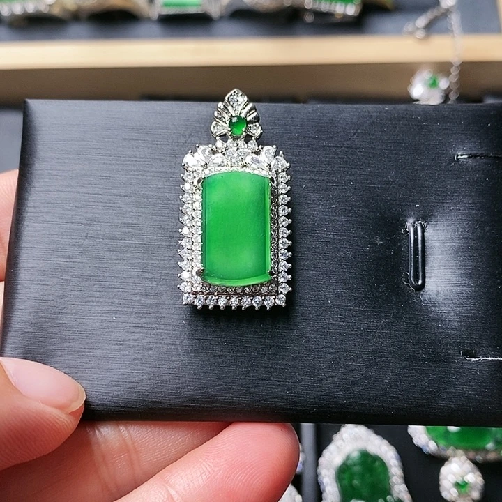 翡翠颈饰未镶嵌吊坠15