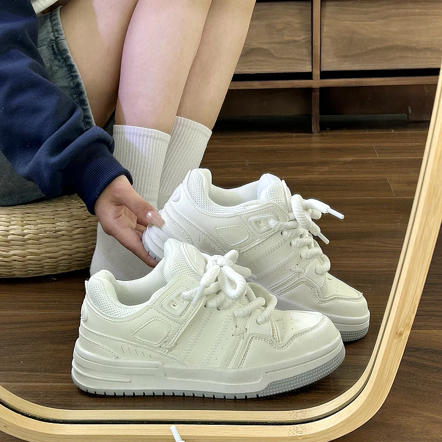 港风小众情侣面包小白鞋女ins超火百搭运动休闲板鞋2025夏季新款