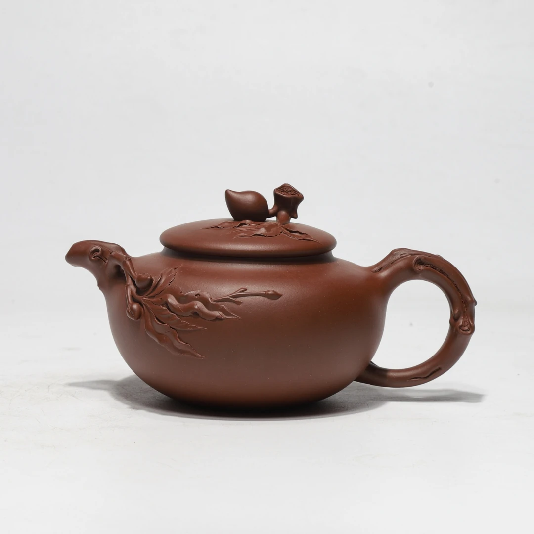 寿桃壶，选用原矿底槽青砂料制作而成