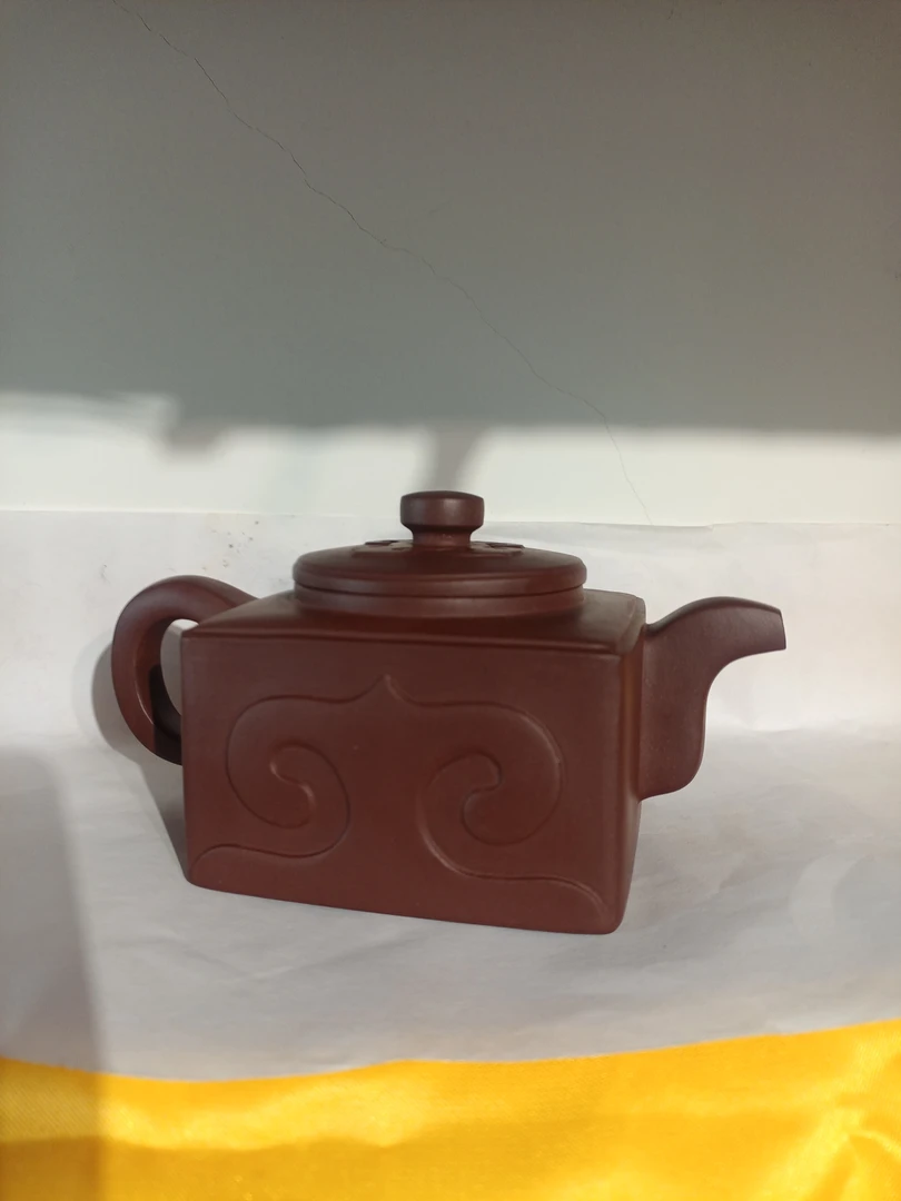 四方如意壶，选用原矿老紫泥制作而成