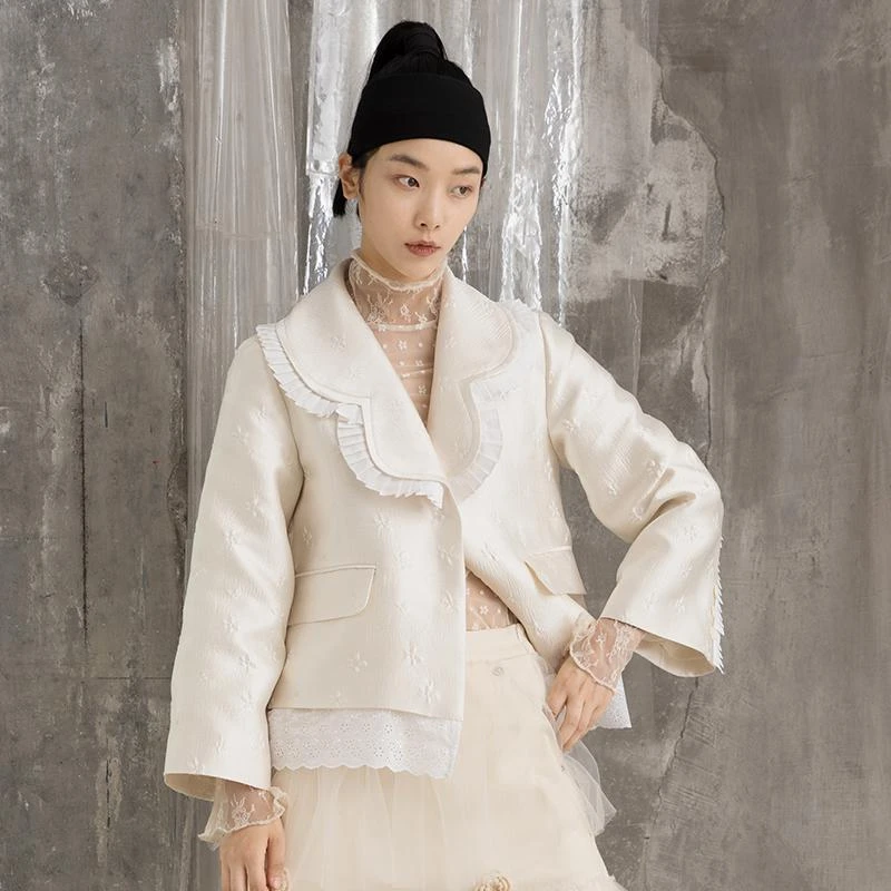 DIDDI MODA 娃娃领花边刺绣廓形西装外套 K5645