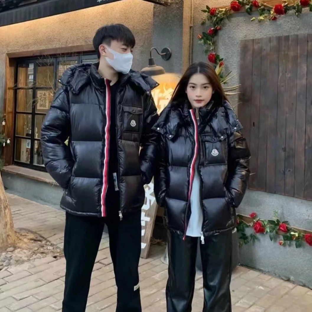 全新未使用 MONCLER 蒙口黑色漆面保暖时尚冬季短款羽绒服连帽