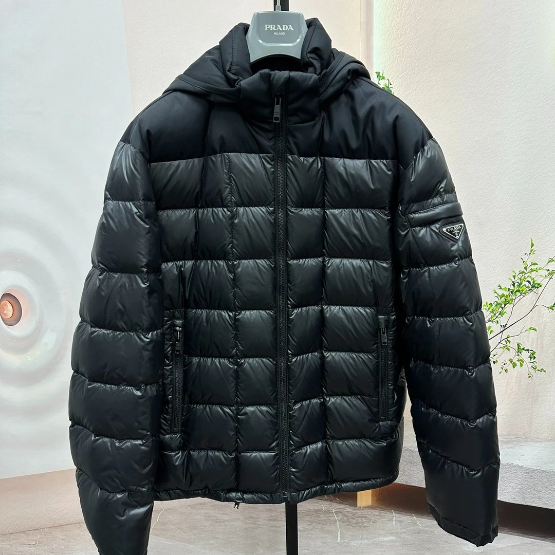 全新未使用 Prada/普拉达 男士休闲连帽黑色羽绒服冬季保暖男款