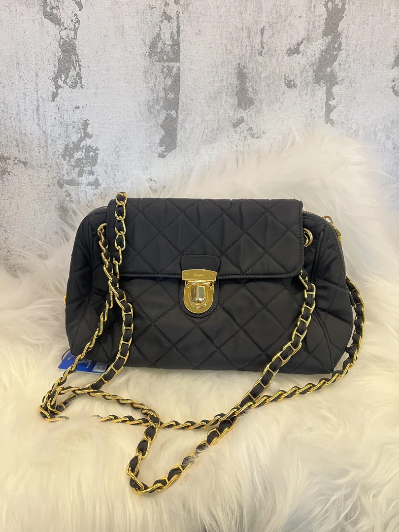 95新 Prada/普拉达 大吉一店/PRADA金扣藤格翻盖保龄球单肩包