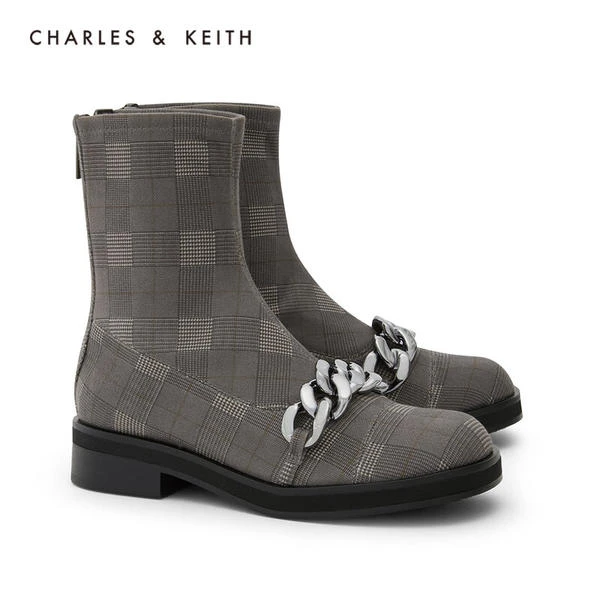 99新 CHARLES & KEITH 女士粗链条装饰短靴90900097【杨三宝】