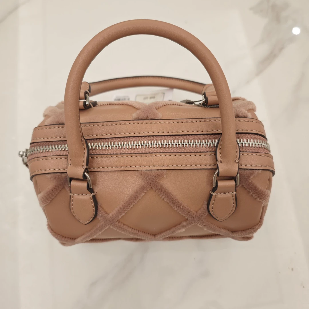 99新 CHARLES & KEITH 闲置未使用小CK单肩包CK2-50671284【舟舟】