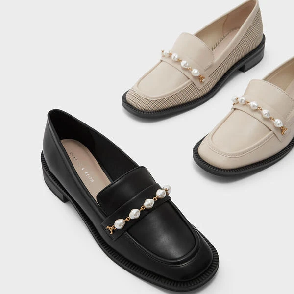 99新 CHARLES & KEITH 女款珍珠链乐福鞋皮鞋70380906【杨三宝】