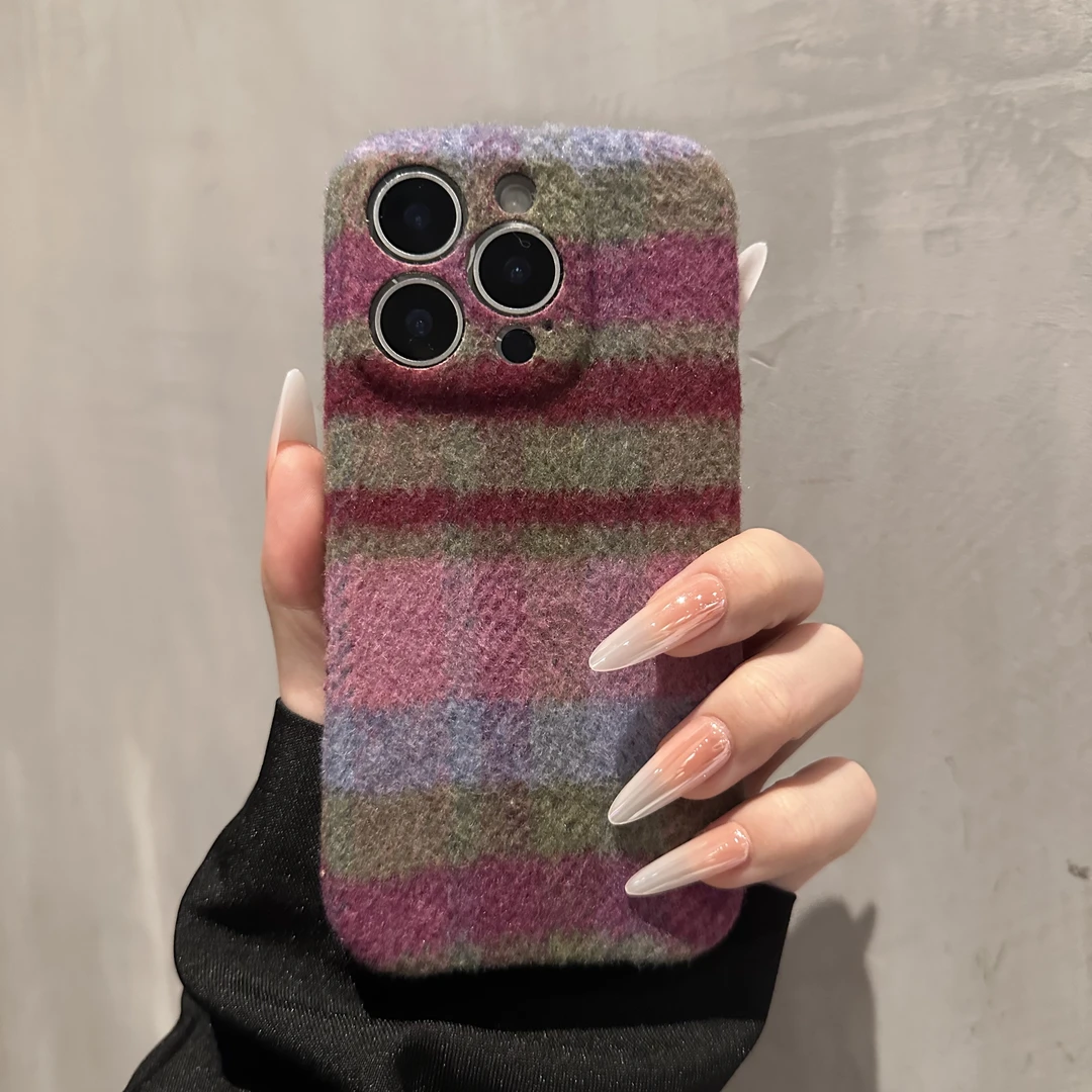 毛绒紫格纹秋冬款适用苹果16promax全包15高级感14情侣13手机壳12