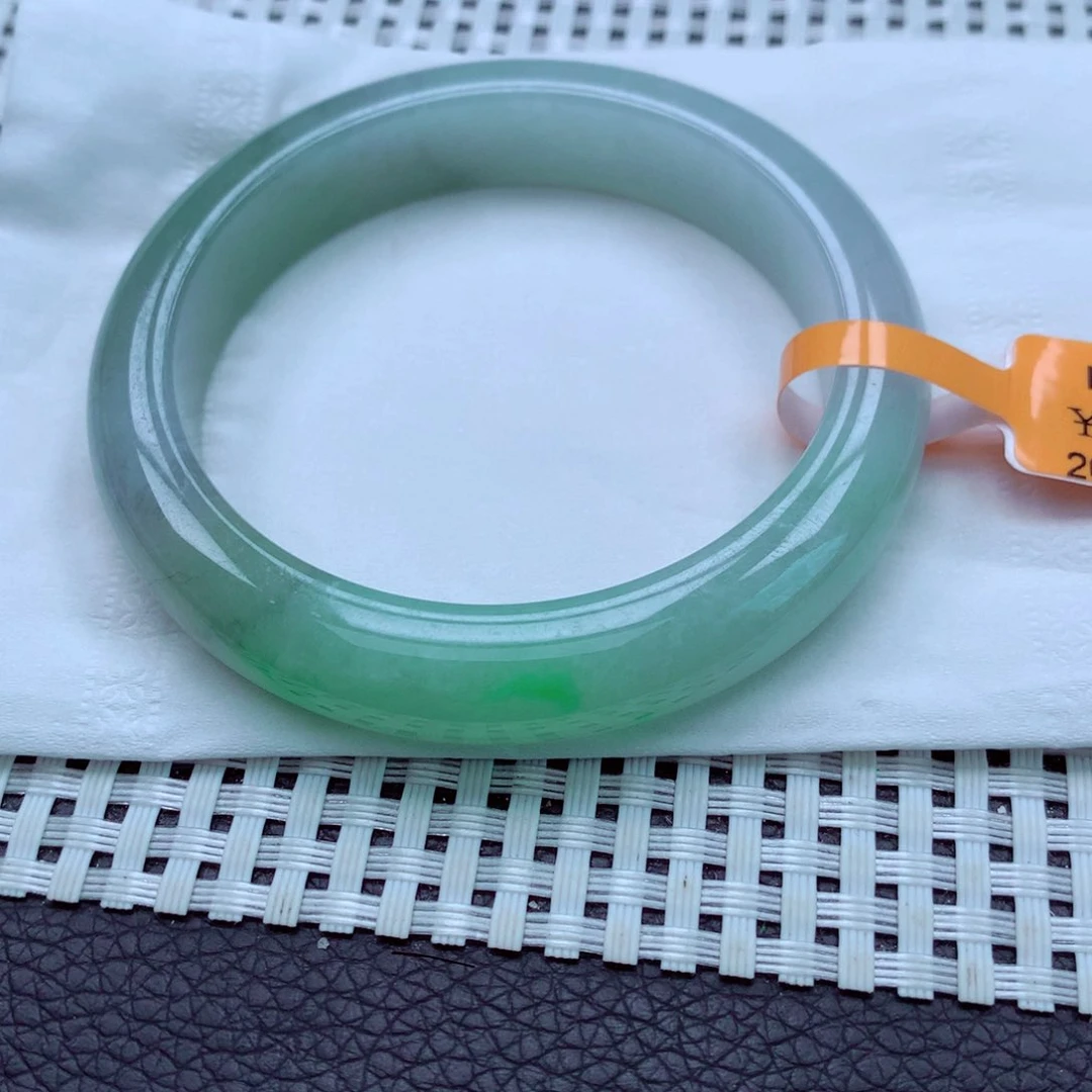 翡翠手镯未镶嵌翡翠