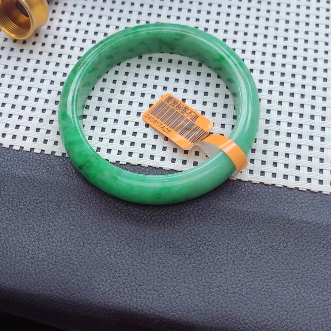 翡翠手镯未镶嵌宏*翡翠