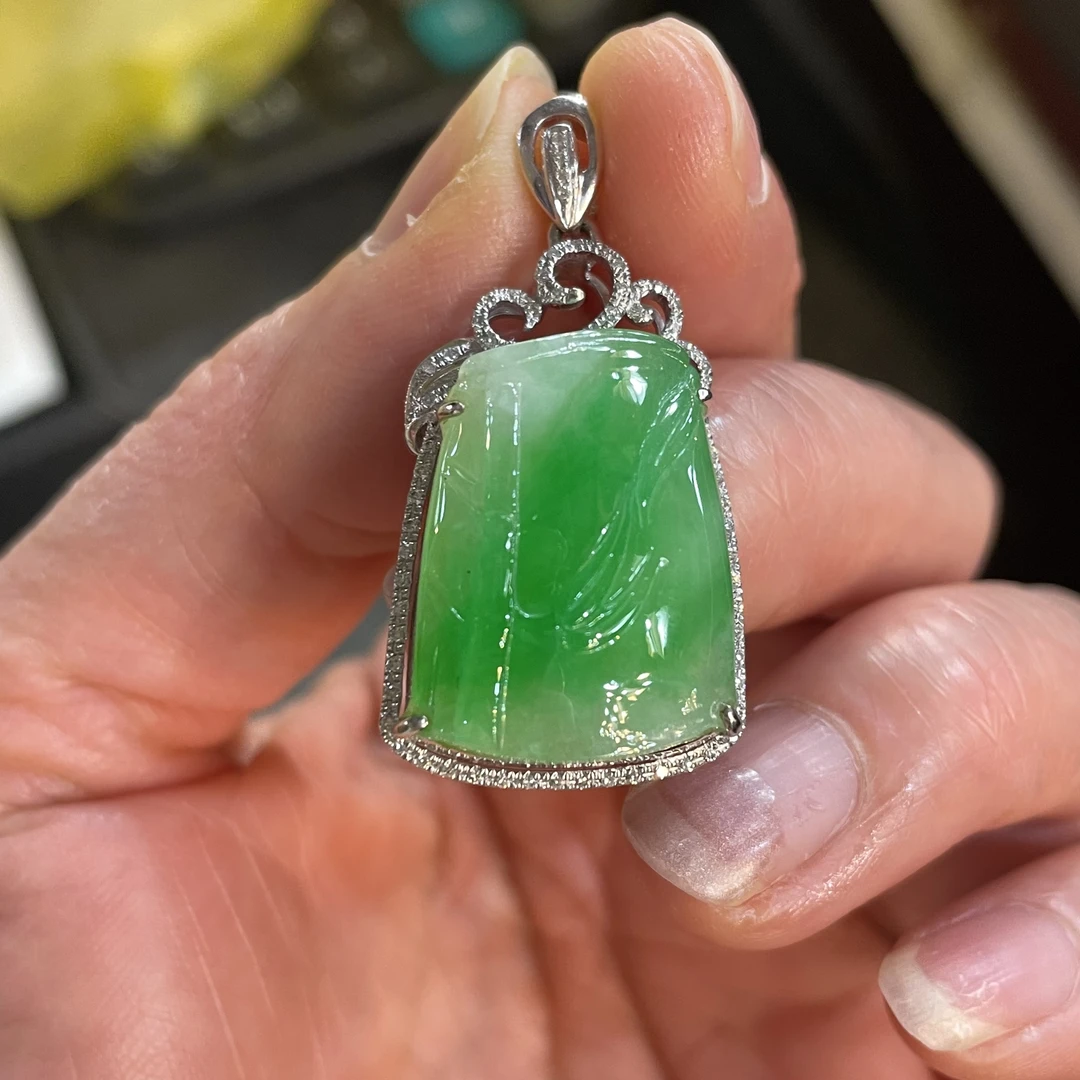 18 K金镶嵌缅甸翡翠竹节吊坠尺寸37、18.5、8.3裸石21.7、15.3、4.8