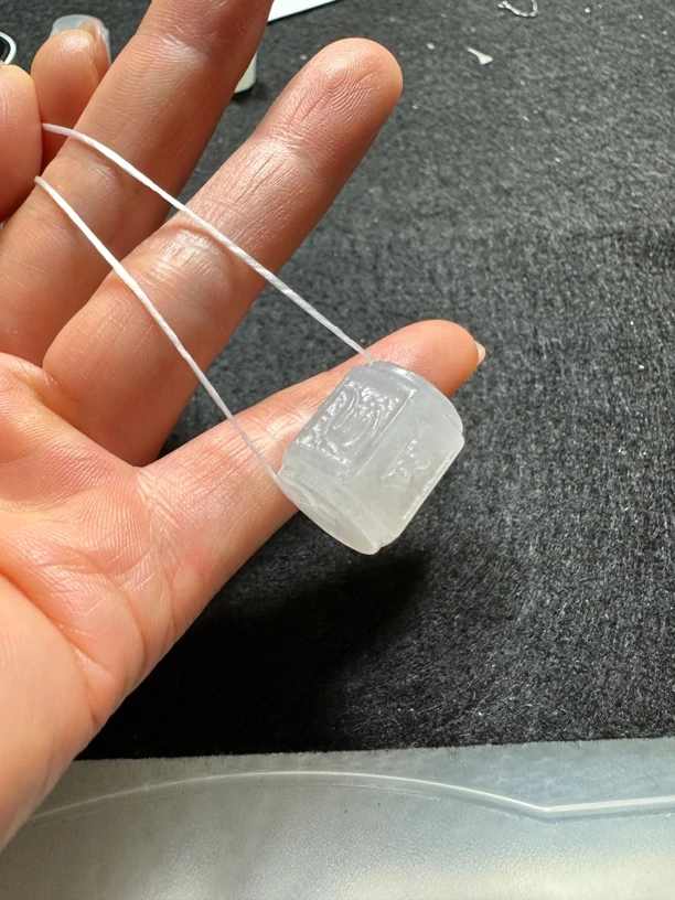 缅甸翡翠雕刻的六字真言可做吊坠或银色手串单圈大人小孩匀可佩戴