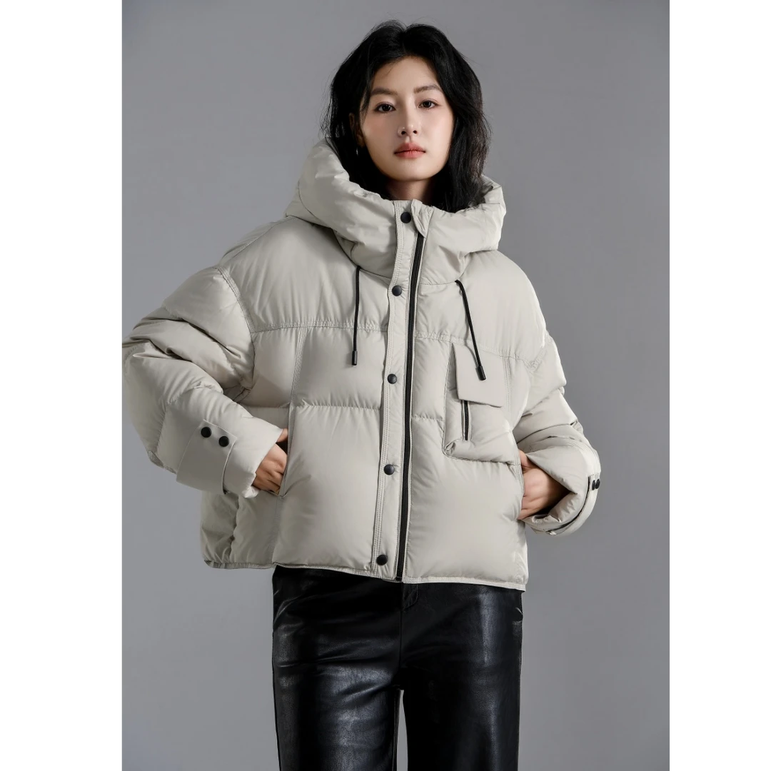 高品质短款连帽轻户外羽绒服2024冬季新品简约时尚807