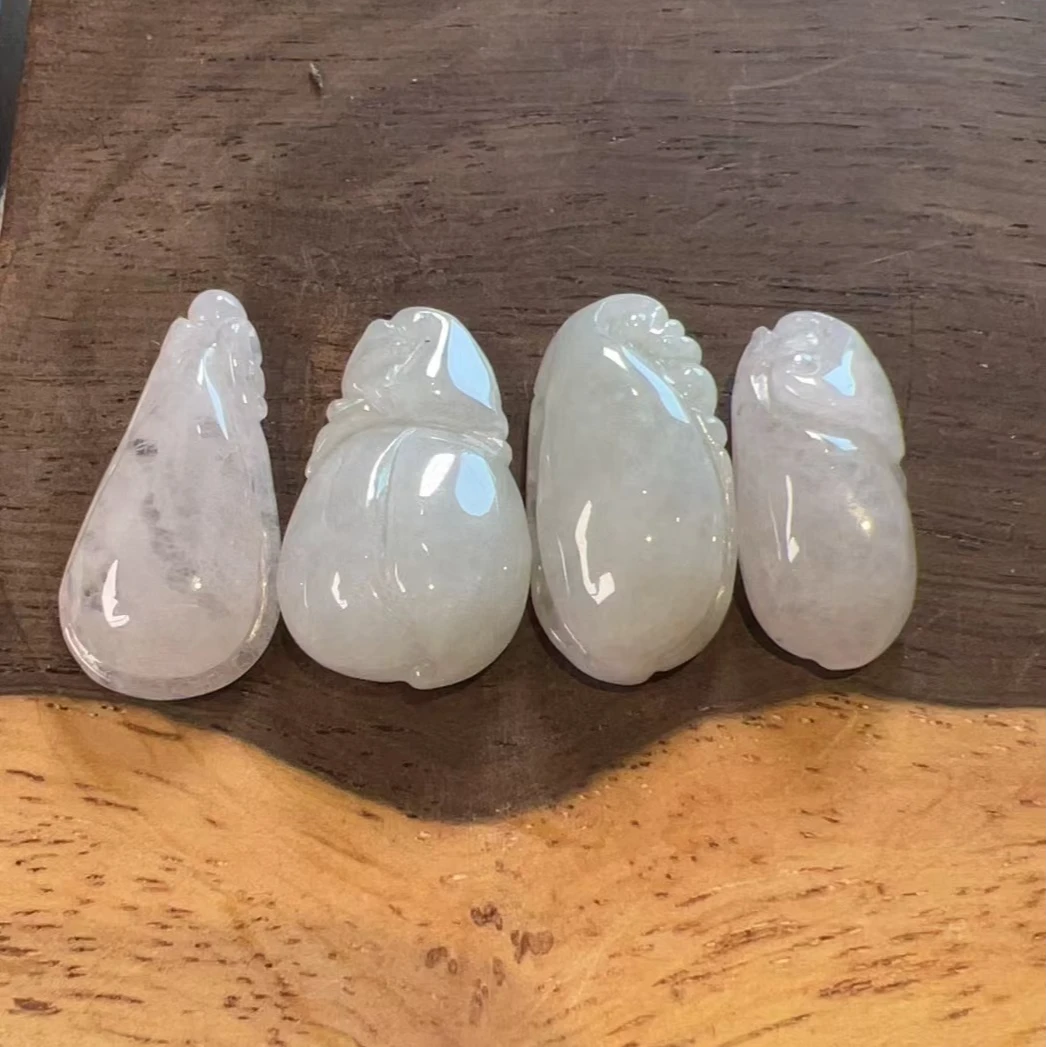 天然A货翡翠吊坠发其一