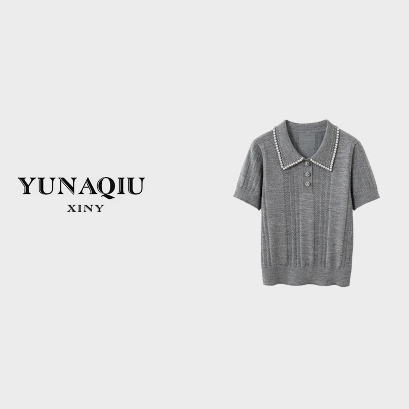 YUNAQIU时尚百搭夏季少女风手工珍珠钻石系列针织翻领款式T恤8840