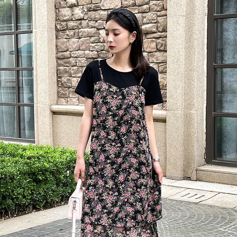 李子木2023夏季新款假两件吊带碎花裙气质减龄高档连衣裙女B5065