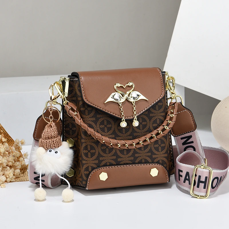 精致小巧手机斜挎包女士小包2025新款冬季时尚百搭轻便单肩小方包