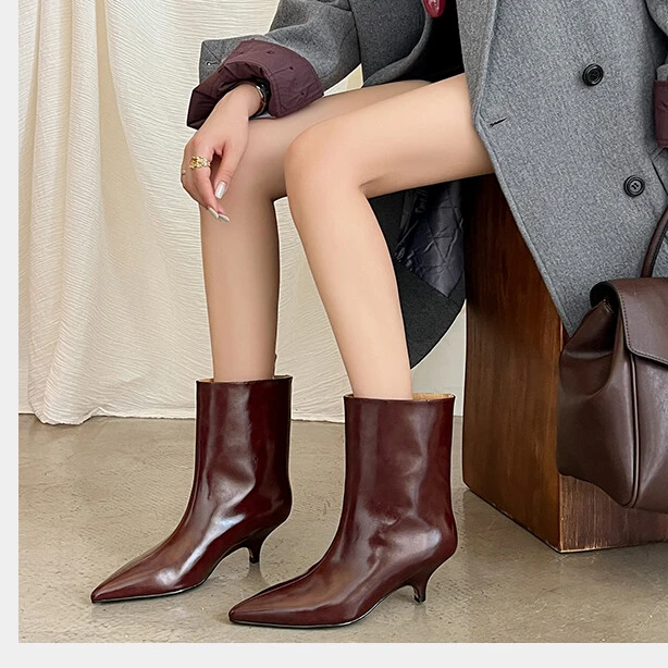 5.5cm尖头猫跟时装靴2024年冬季复古风细跟短靴长筒靴瘦瘦靴时尚