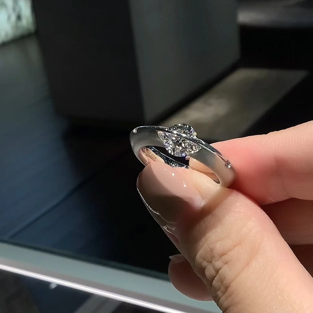 925银戒指 轻奢通体纯银闪耀宇宙恒星可旋转钻戒高级感莫桑单钻