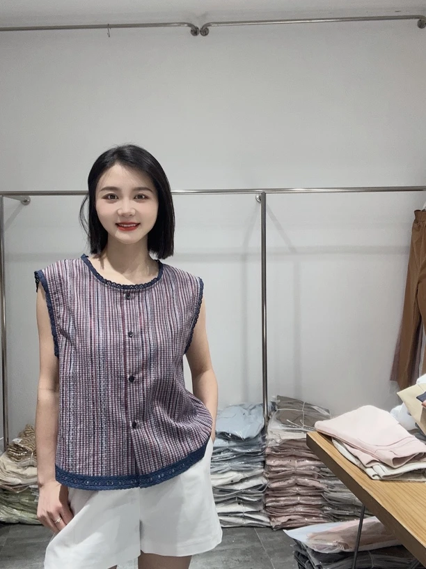 LMM 8131 独特别致蕾丝花边小格子外穿短款马甲背心女夏季无袖
