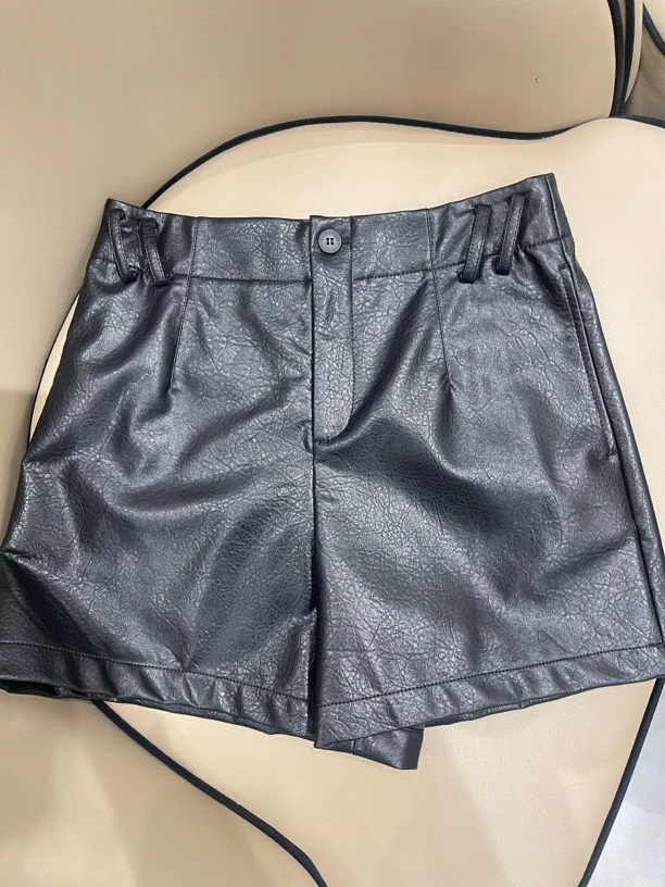 允硕2024冬季绵羊革短裤