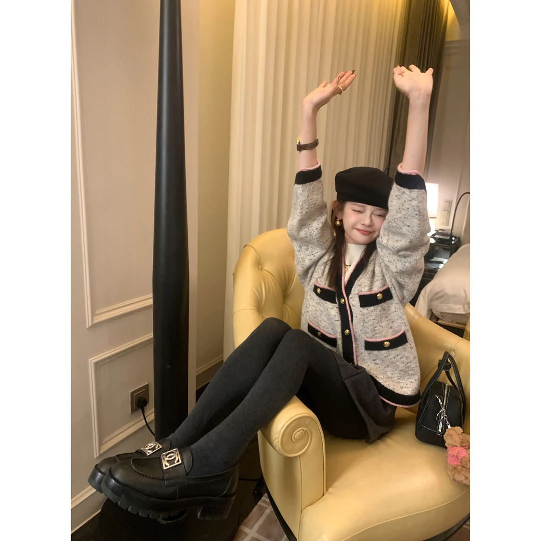 DEEMO黑金派对高难度工艺撞色卷边彩点小香毛衣 WZ2209