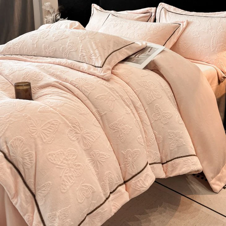莺歌蝶舞 加厚立体雕花牛奶绒织带款四件套双面绒加绒被套绒被