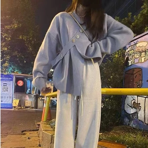 【景秀】2022秋冬款V领斜扣浣熊绒开衫针织毛衣慵懒软糯温柔保暖外