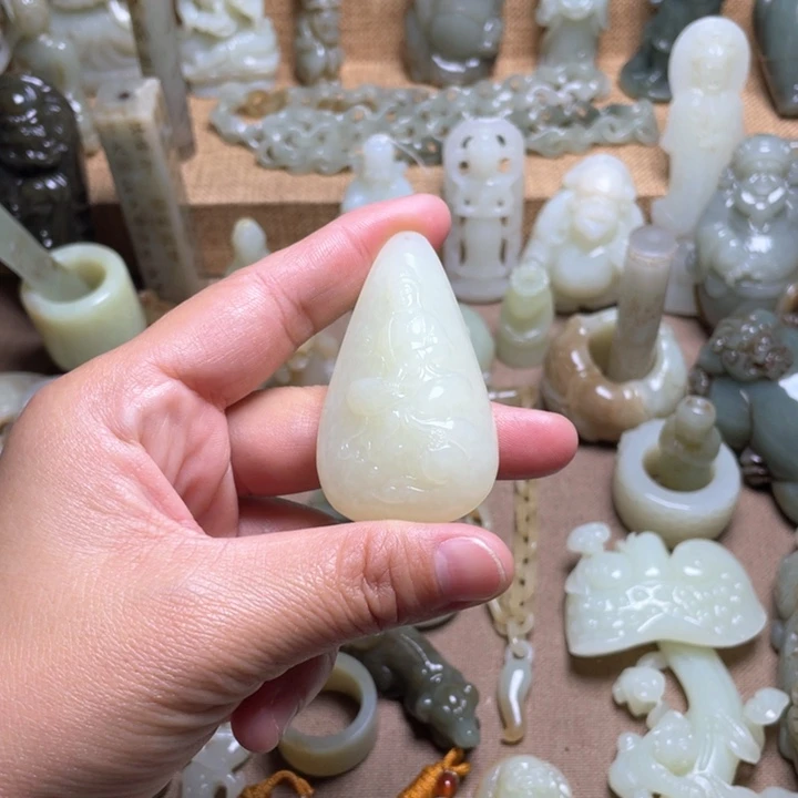 和田玉颈饰未镶嵌爱**爱