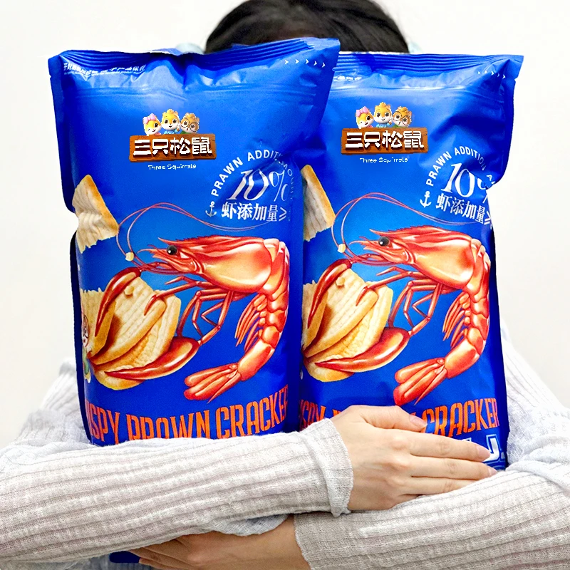 【三只松鼠嘭嘭脆脆虾片200g】麻辣小龙虾味巨型休闲脆片解馋零食yy