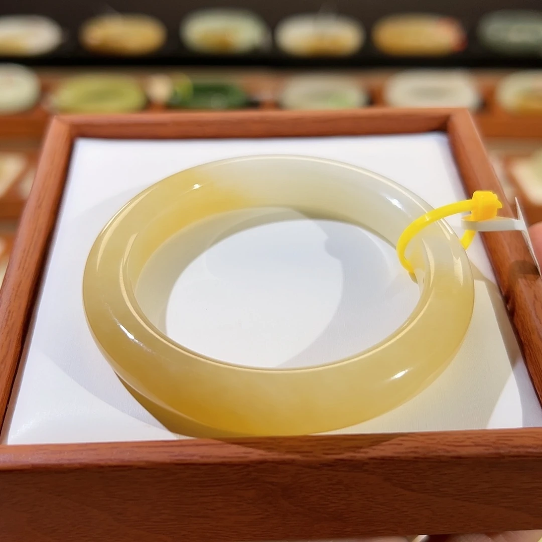 和田玉手镯未镶嵌木****木