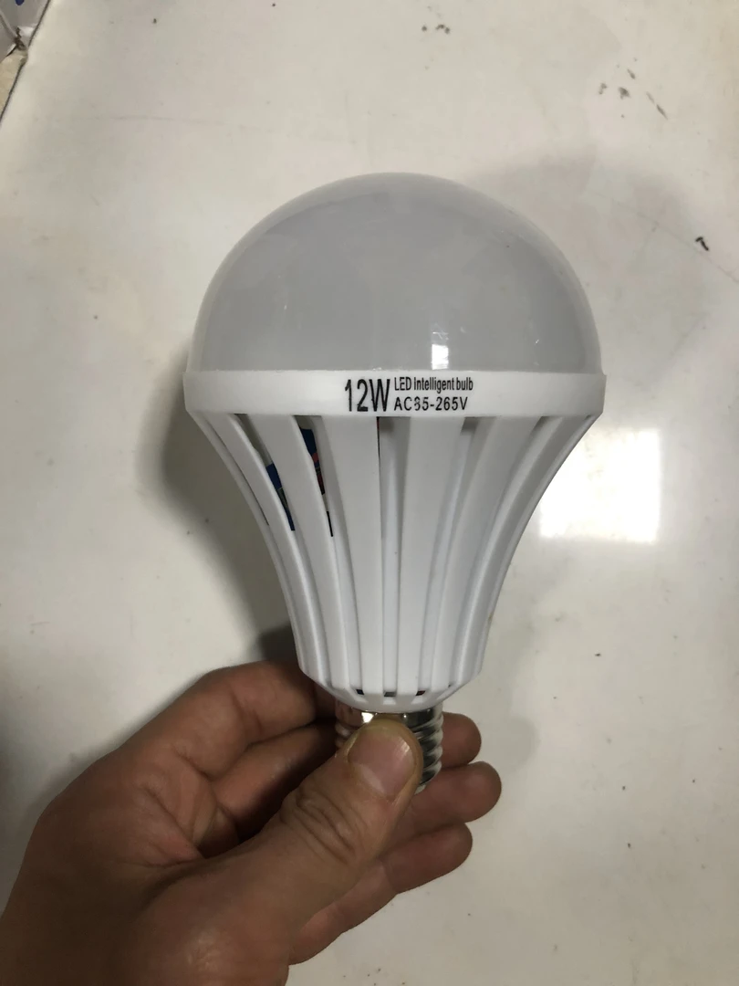 12瓦应急灯泡内带大容量18650动力电池一课