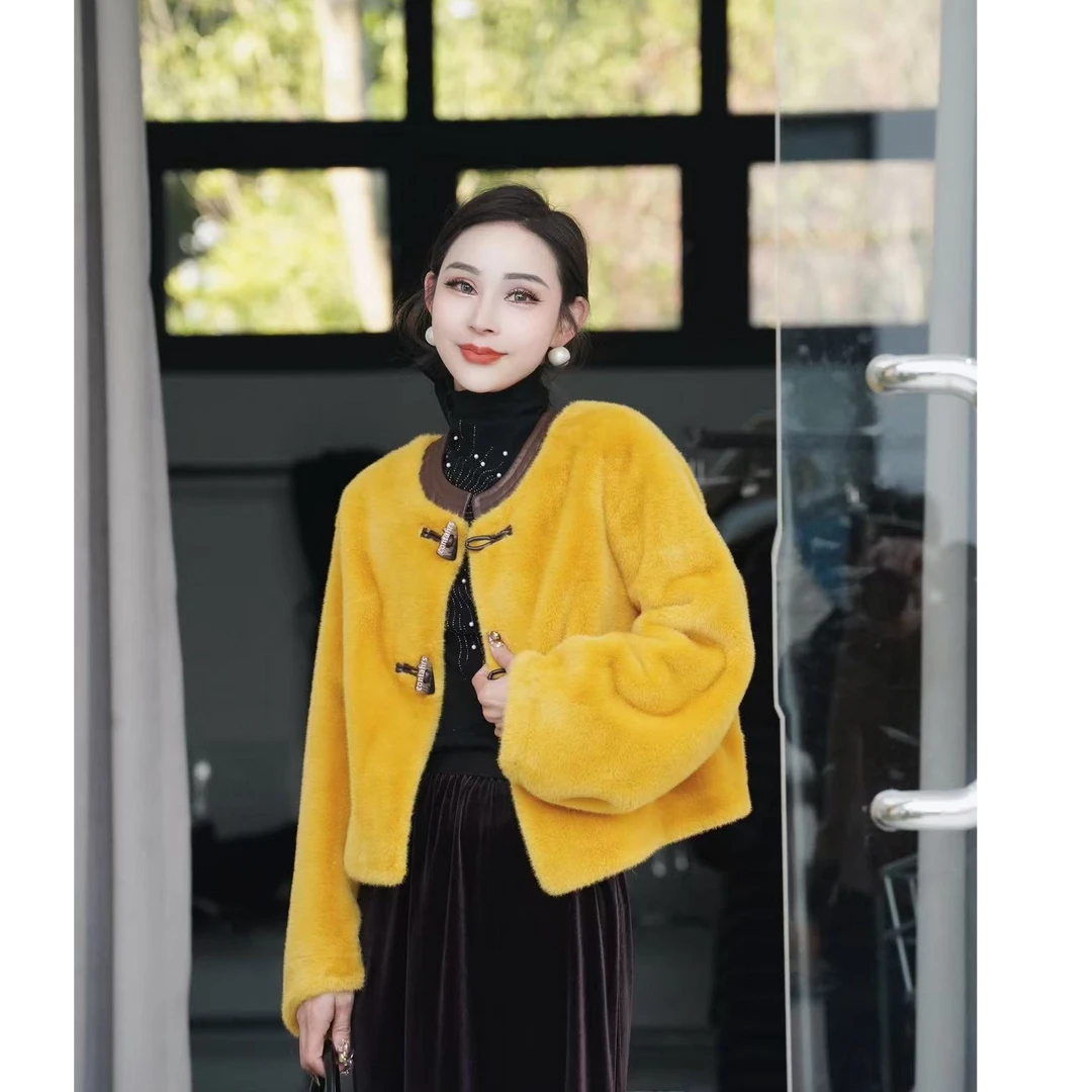 冬季时尚百搭高领拼接牛角扣圆领女士短款外套W3y86920