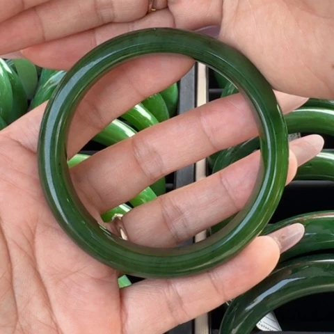 和田玉（碧玉）手镯未镶嵌