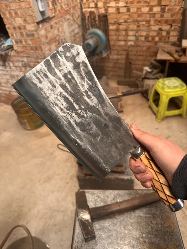 雷氏锻打纯手工锻打斩骨刀猪牛羊大骨轻松砍骨锋利耐重2.5斤左右