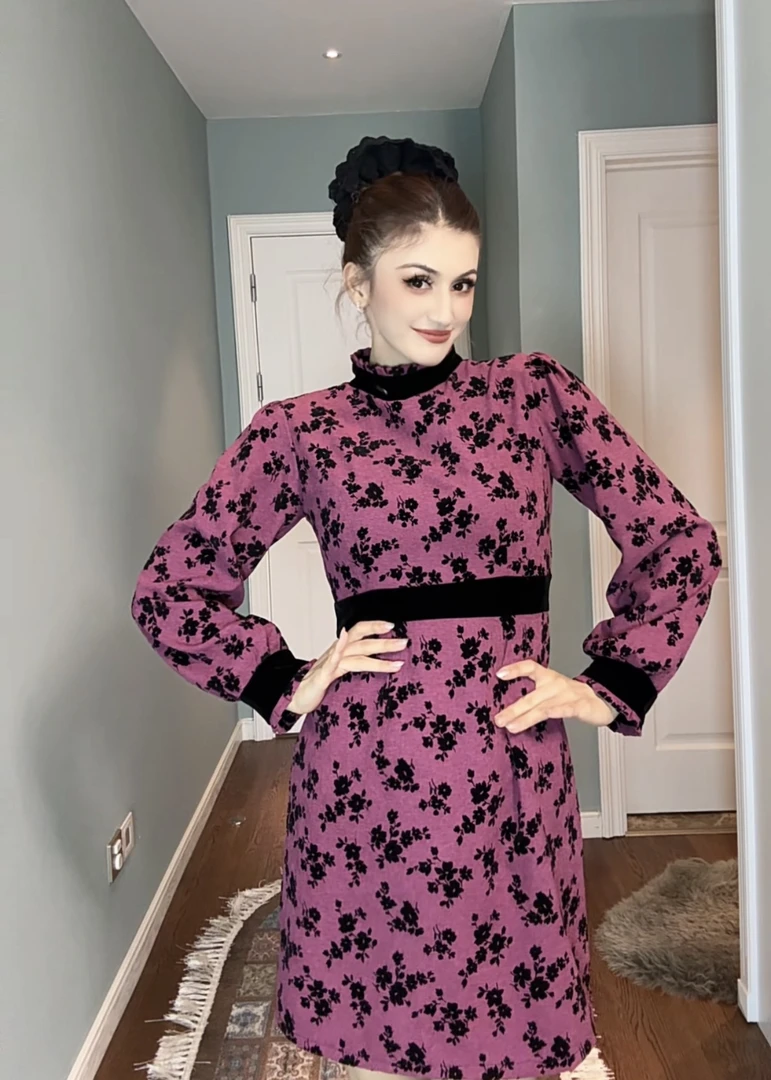 时尚显瘦连衣裙女短款提花遮肚子减龄气质裙子