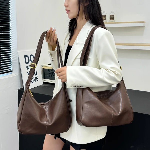 时尚潮流新品包包女软包通勤简约百搭洋气大容量单肩斜挎托特包