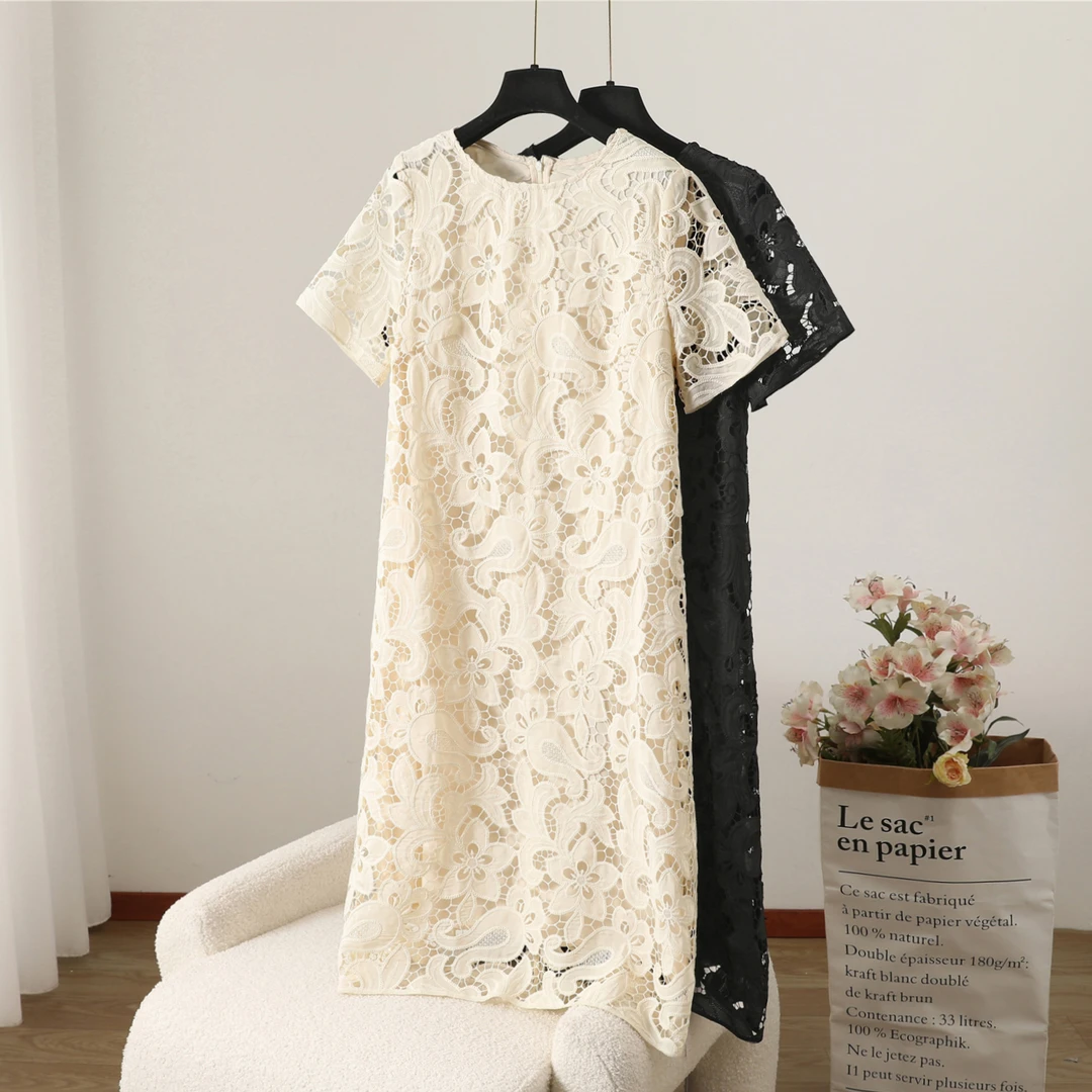 COLD MEDIUM时尚夏季复古设计师立体绣花蕾丝圆领遮肉连衣裙A58