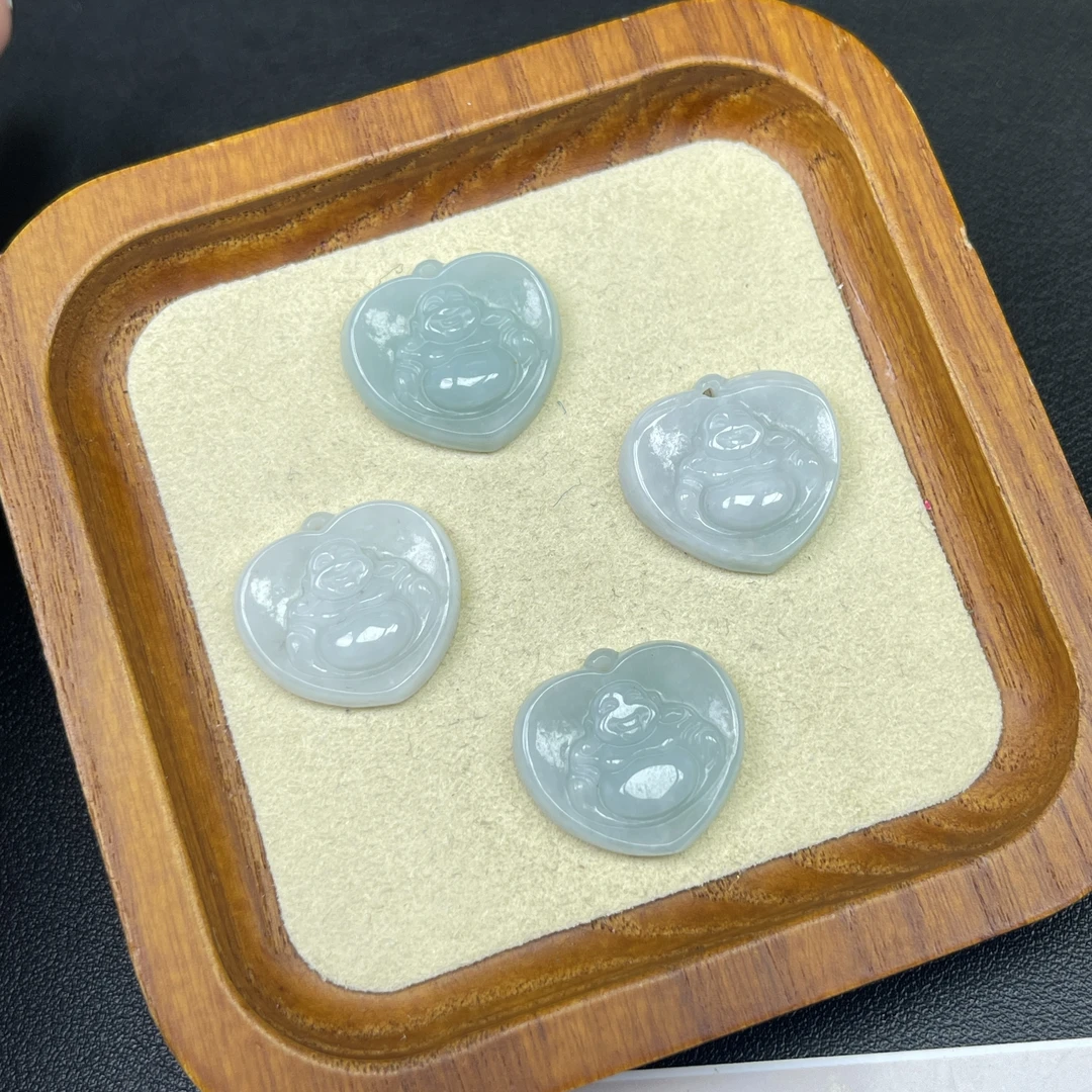 天然A货翡翠吊坠爱心佛