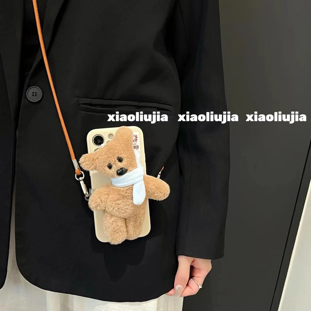 毛绒围脖小熊背夹适用苹果16promax手机壳iphone15斜跨挂绳131214