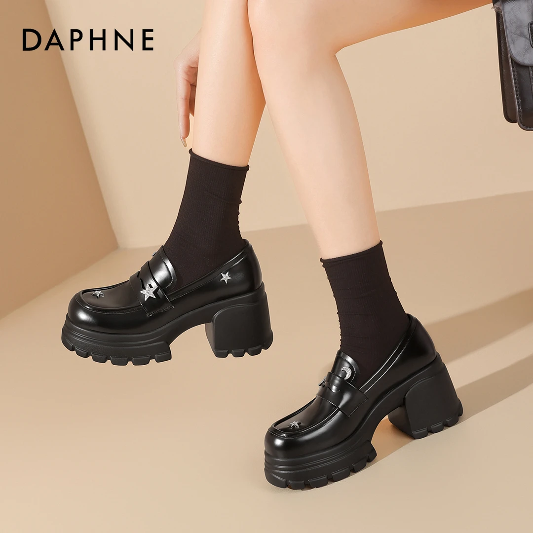 达芙妮女士秋冬季舒适时尚休闲百搭甜美少女风圆头厚底时装乐福鞋