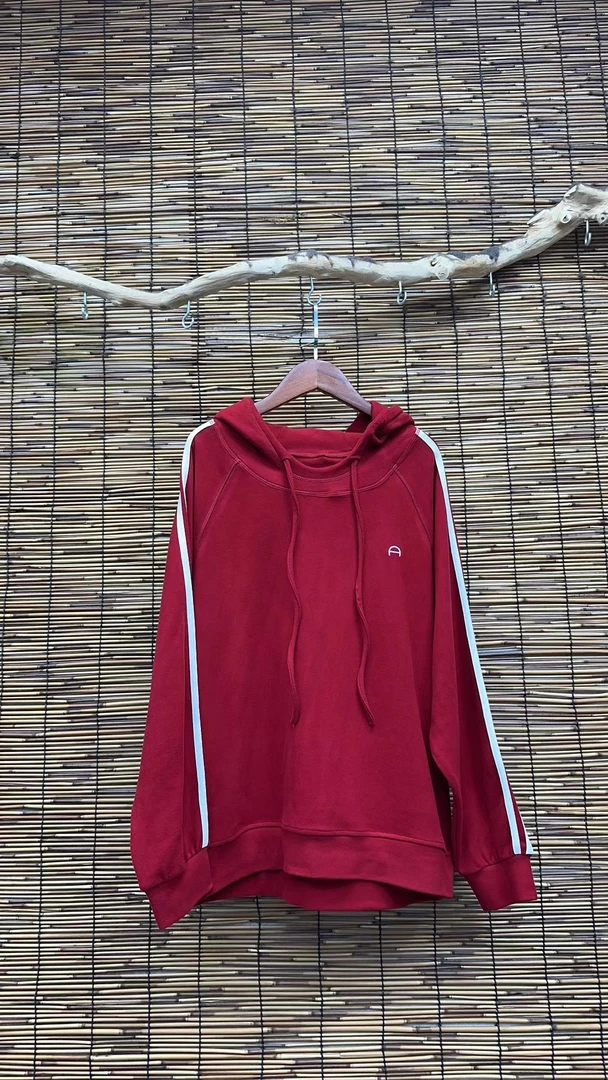 HY      8815绣A连帽袖子拼条上衣