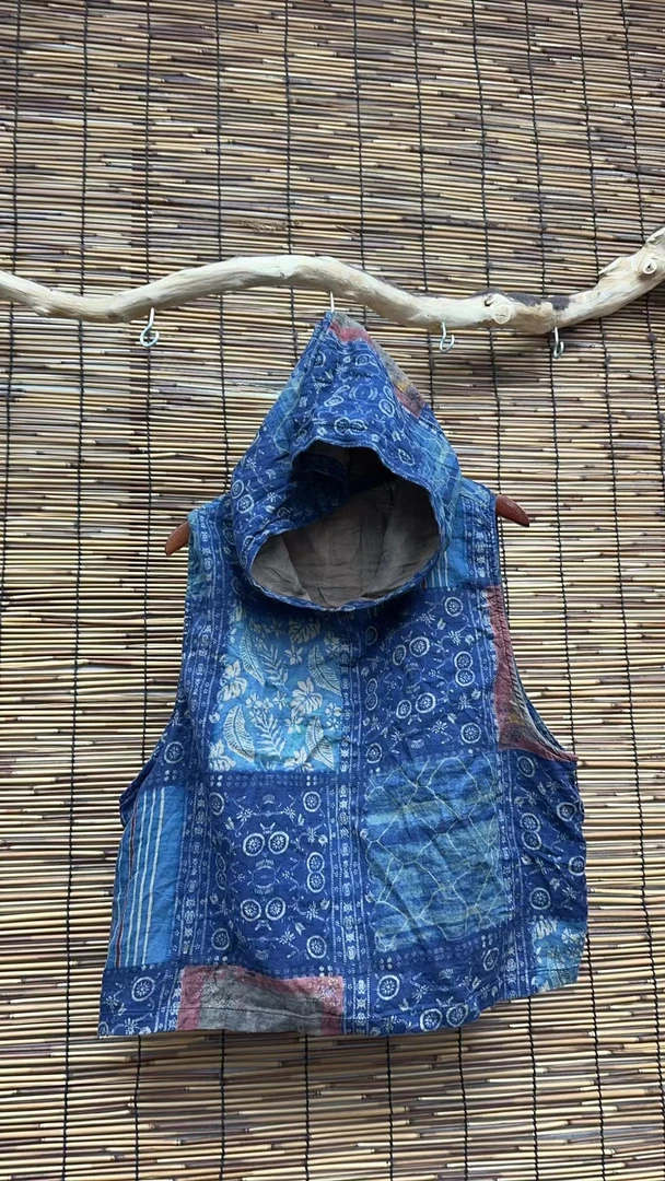 HY    连帽印花背心马夹