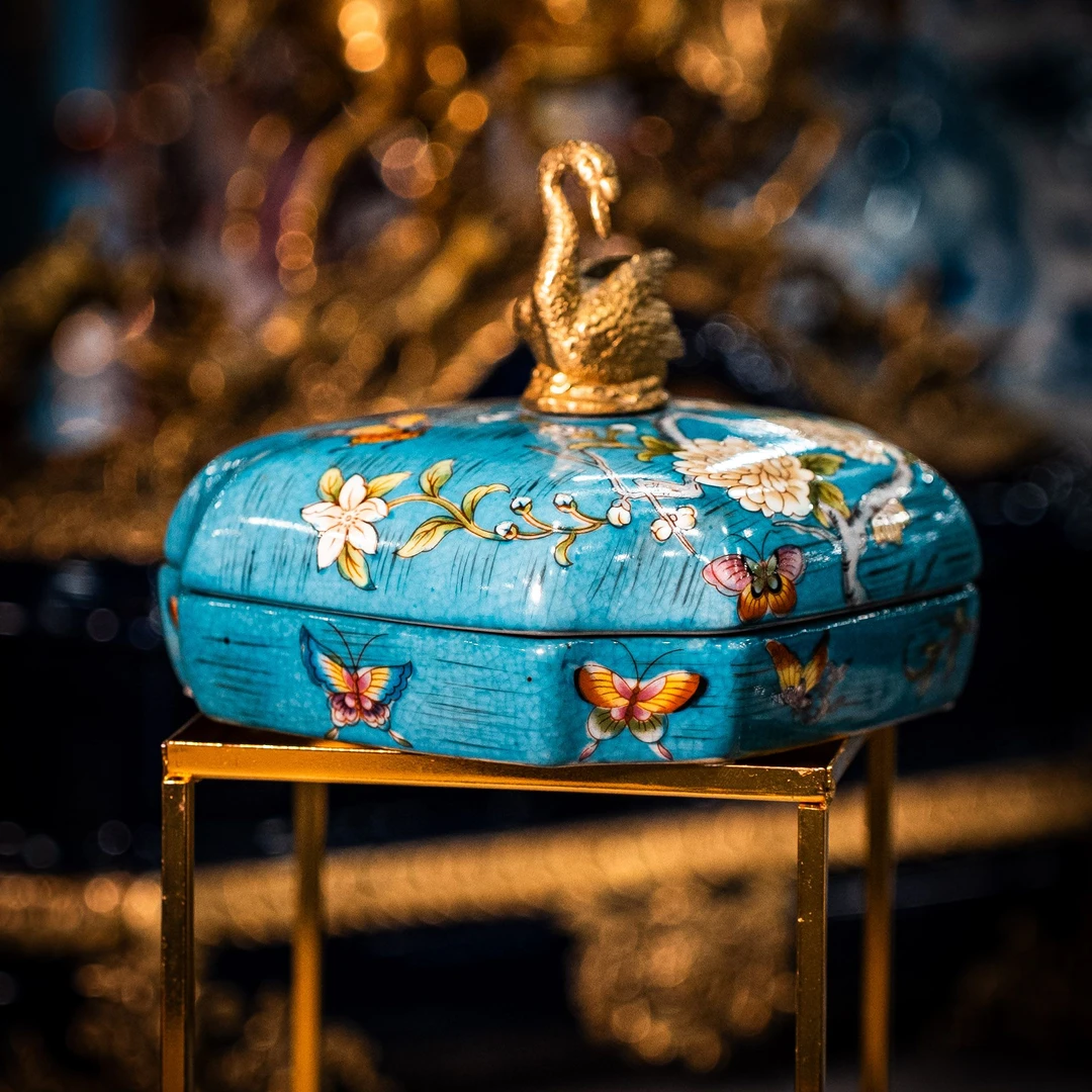 铜配瓷盖罐手绘纯手工高档精致冰裂纹中古豪奢黄铜摆件别墅玄关