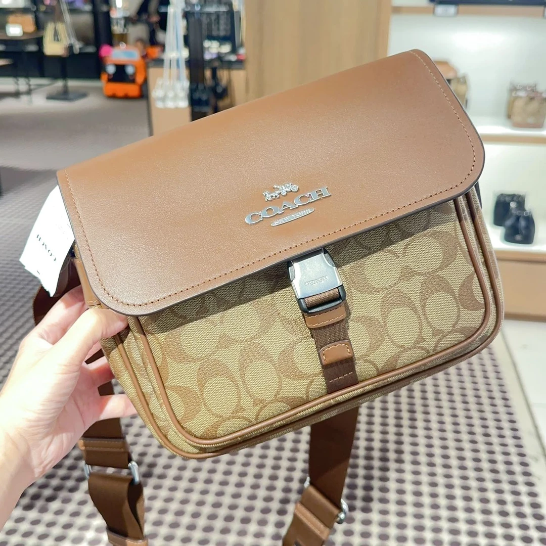 全新未使用 COACH/蔻驰 女士新款宽肩带翻盖邮差包/中检
