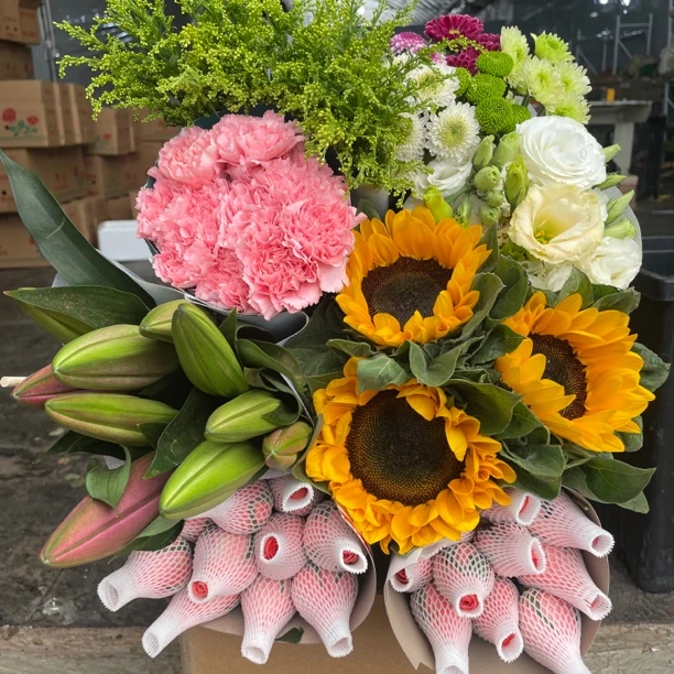 玫瑰组合套餐向日葵小雏菊康乃馨组合花束